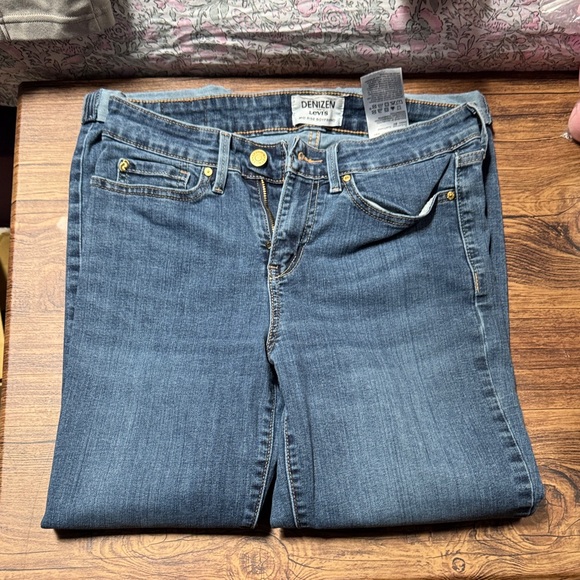 Denizen from Levi's Women's Classic Blue Straight Leg Jeans - Picture 1 of 5